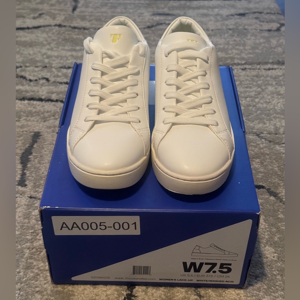 Thousand Fell women’s sneaker